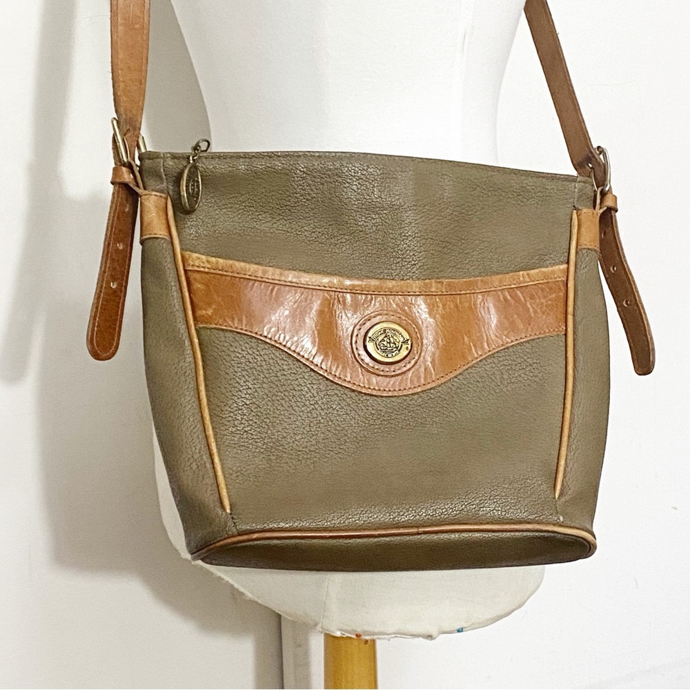 STONE MOUNTAIN USA leather brass hardware 1 outside 2 inside pockets adj. strap
